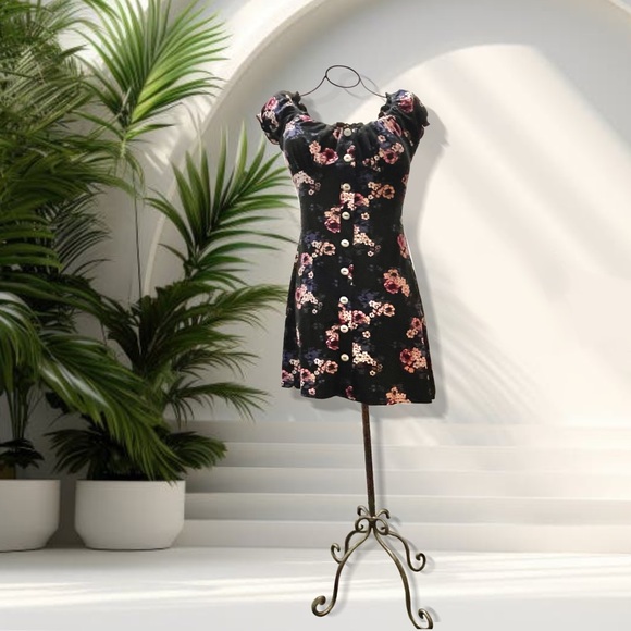 Ardene Floral Mini Dress with Faux Buttons - Picture 2 of 4